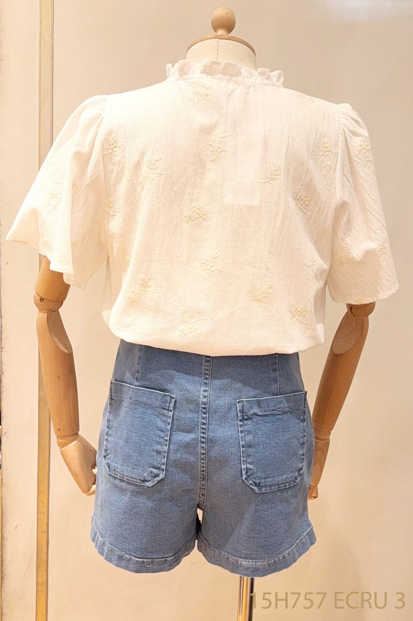 Blouse brodée écru