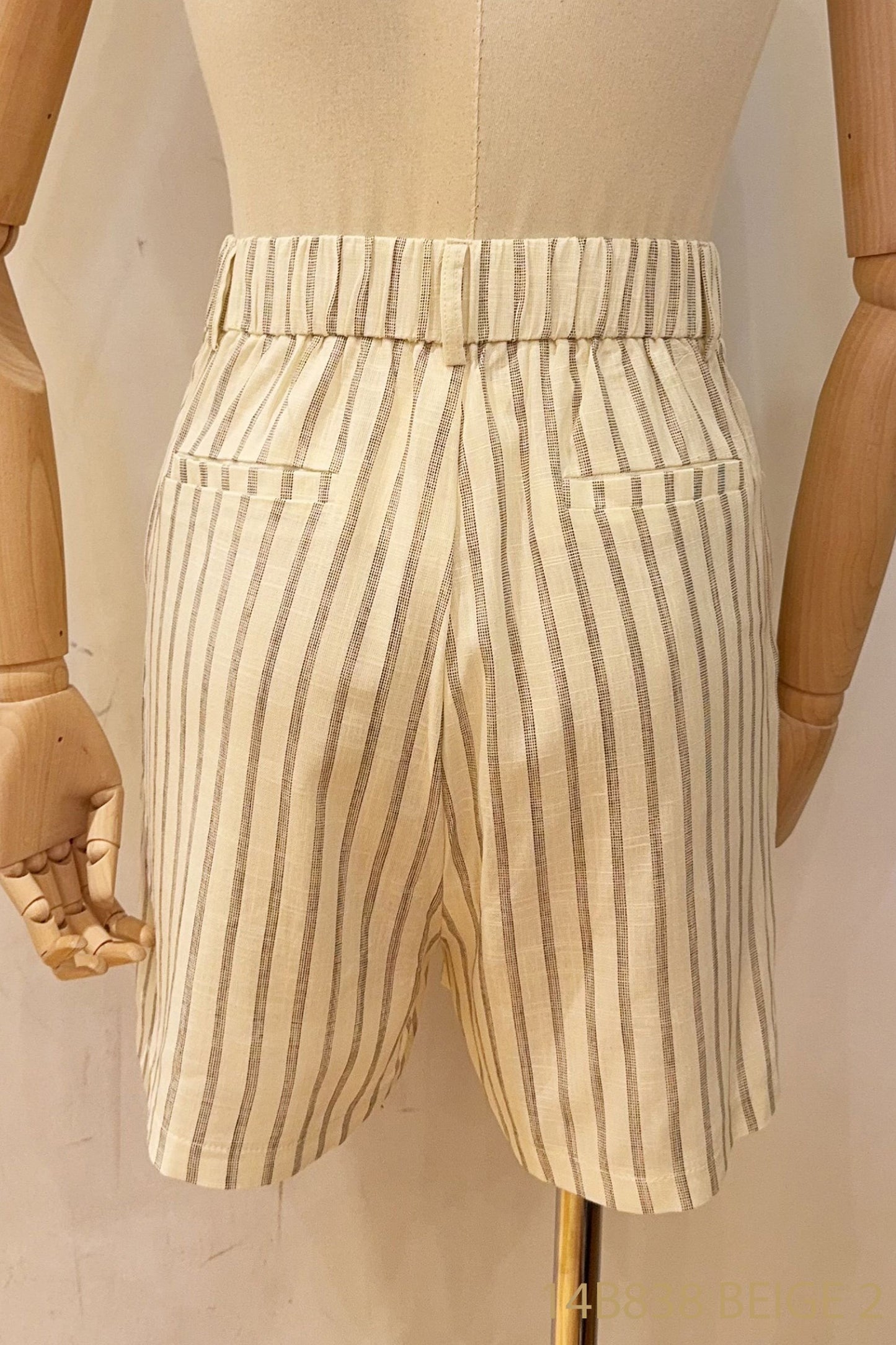 Short rayé beige en lin