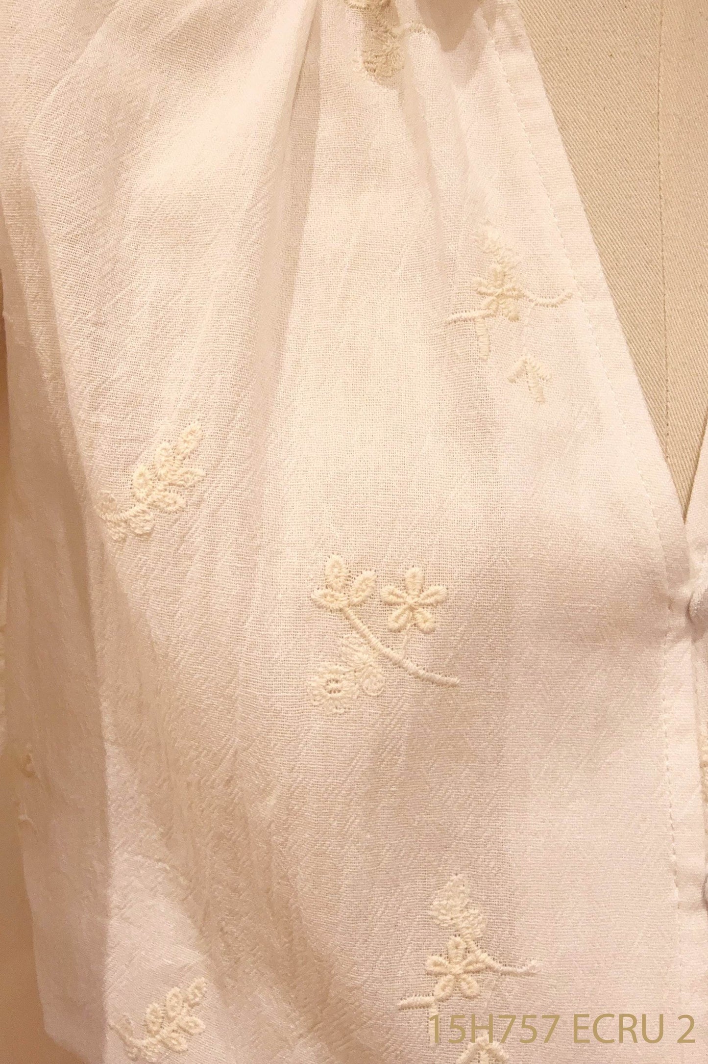Blouse brodée écru
