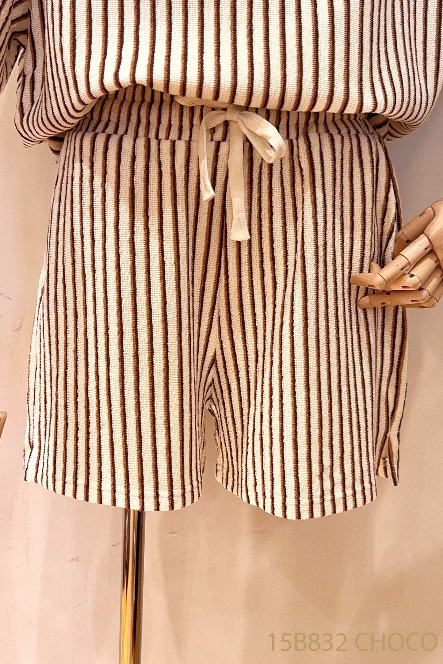 Short rayé camel en éponge