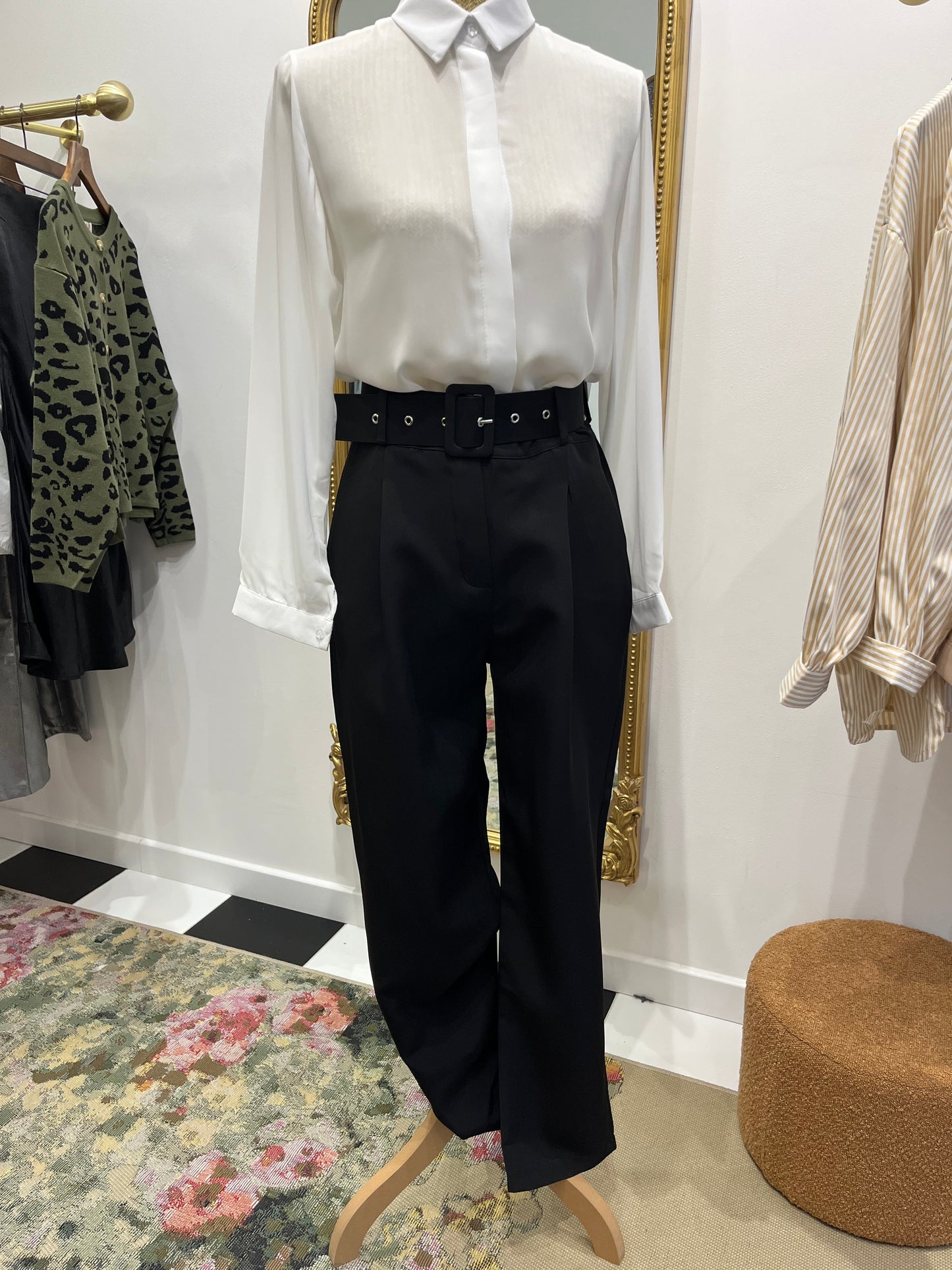 Pantalon noir ceinturé