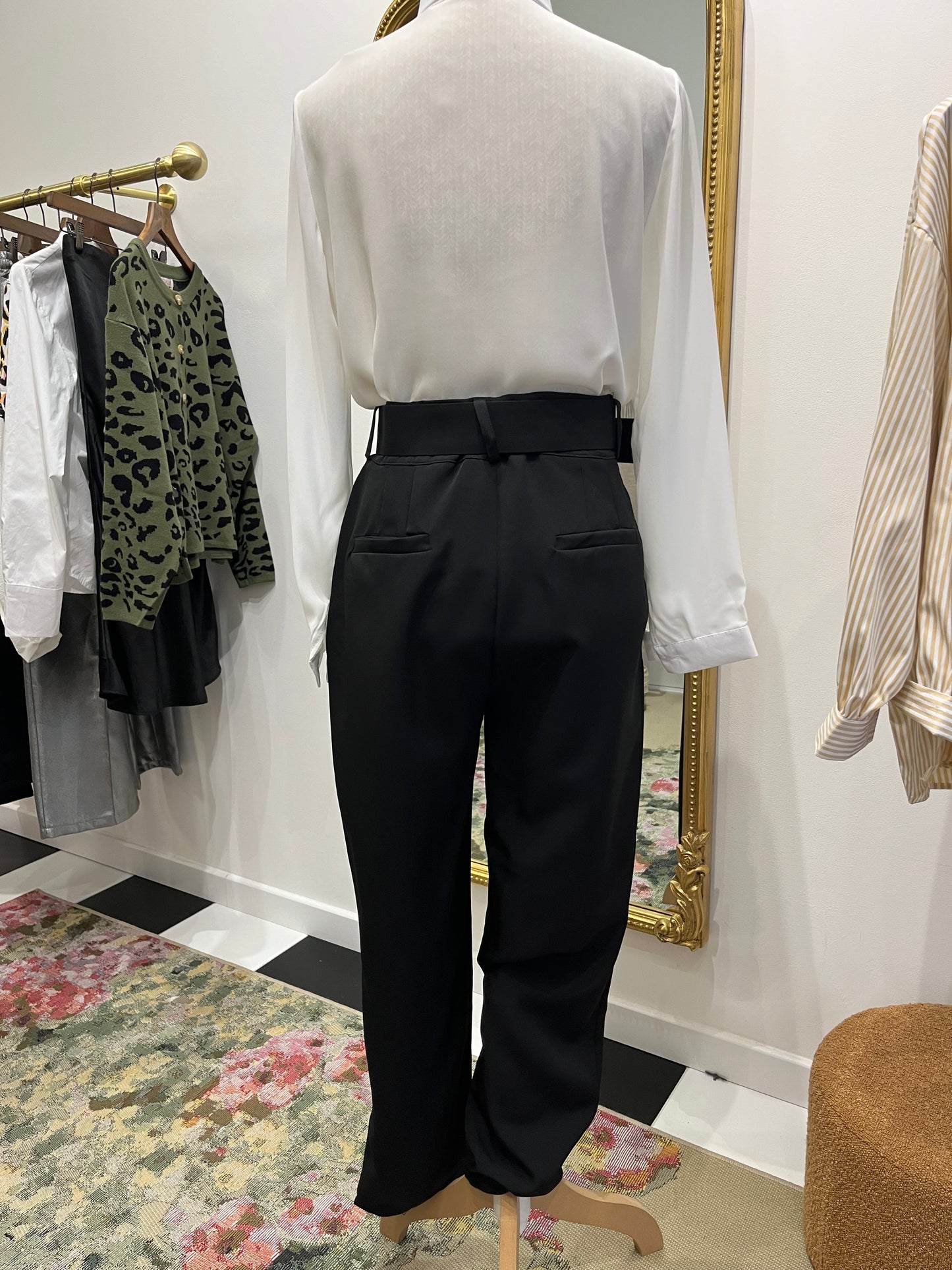 Pantalon noir ceinturé