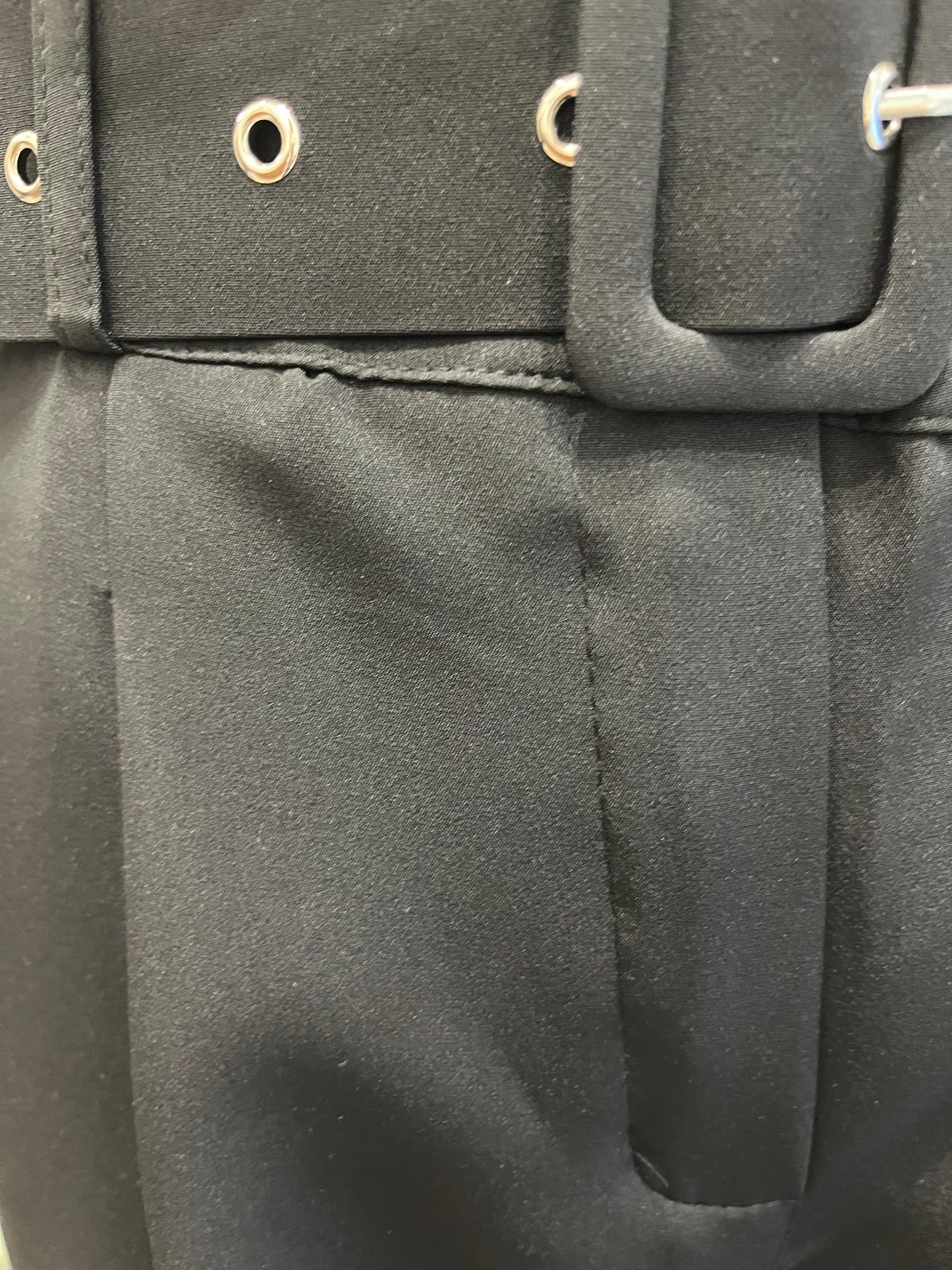 Pantalon noir ceinturé