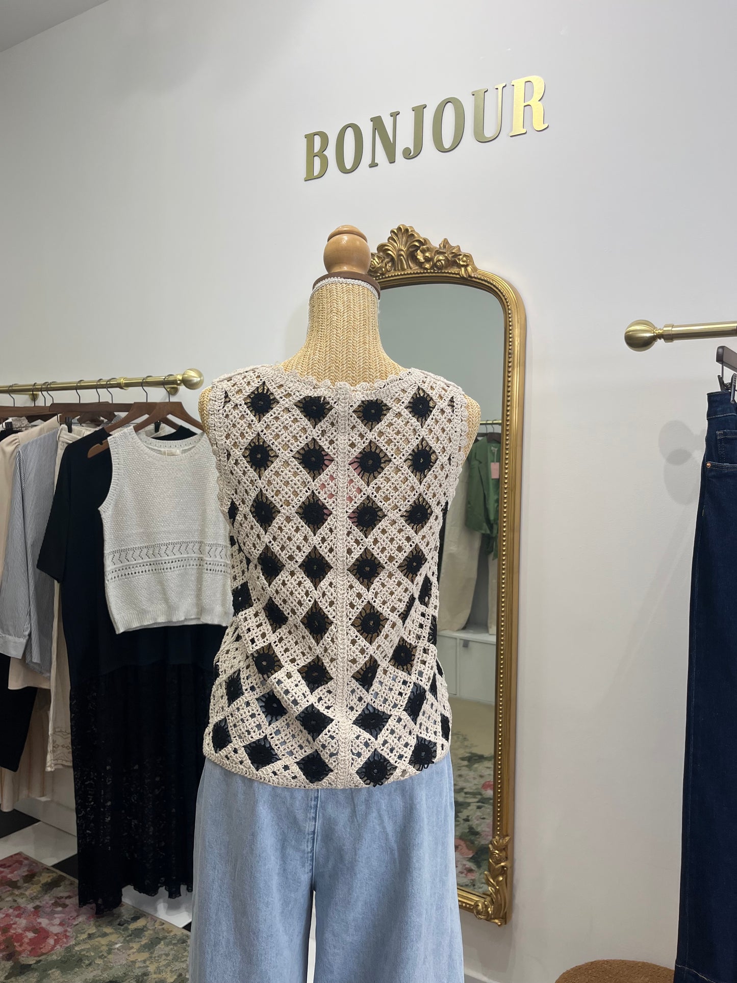 Gilet en crochet noir et blanc