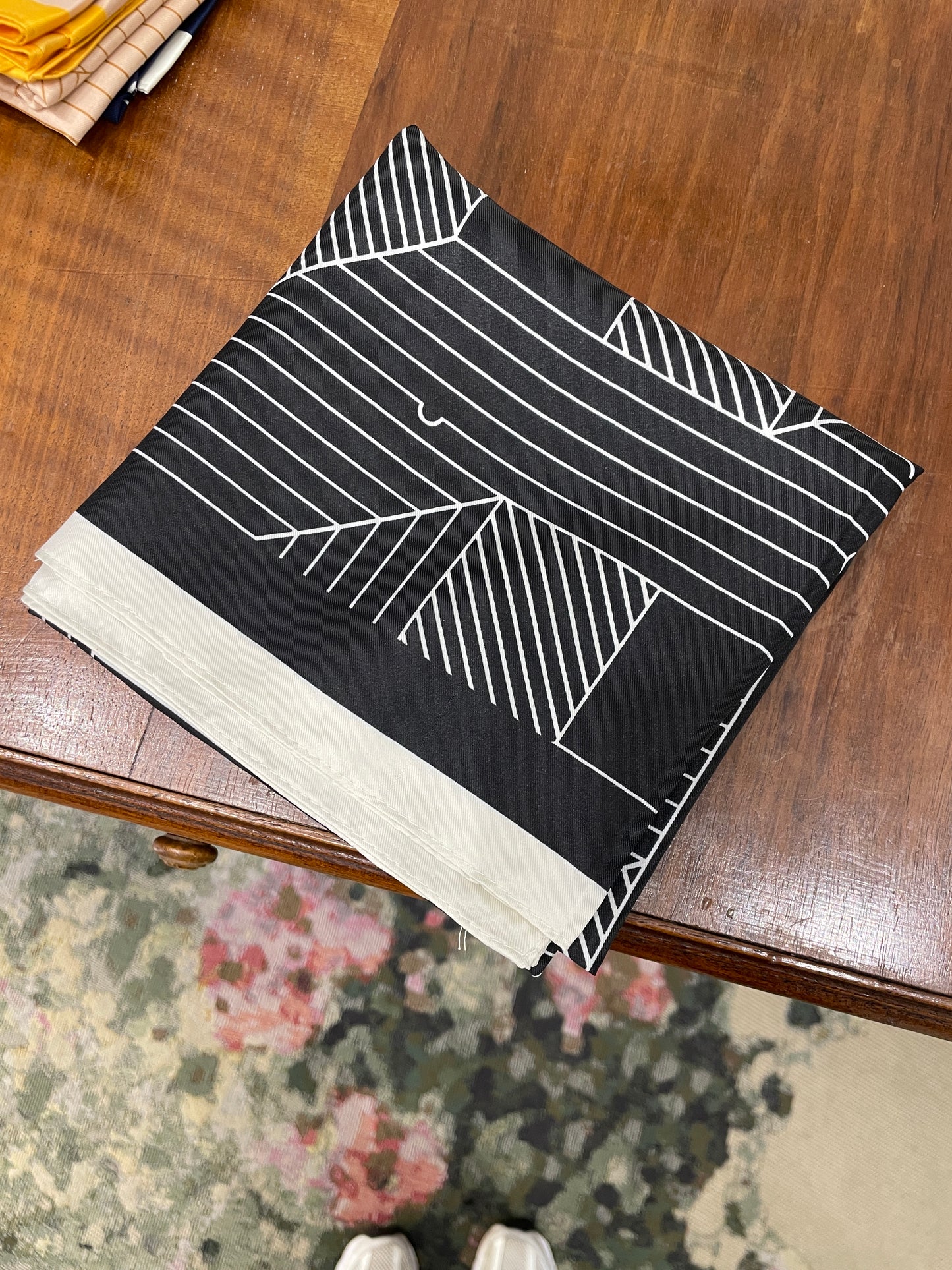 Grand foulard noir