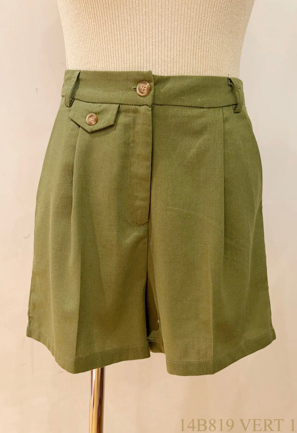 Short en lin kaki