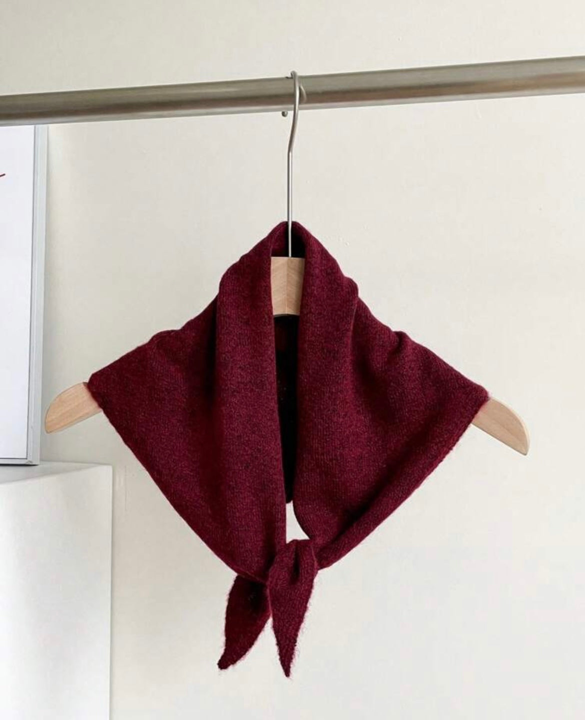 Triangle en maille bordeaux