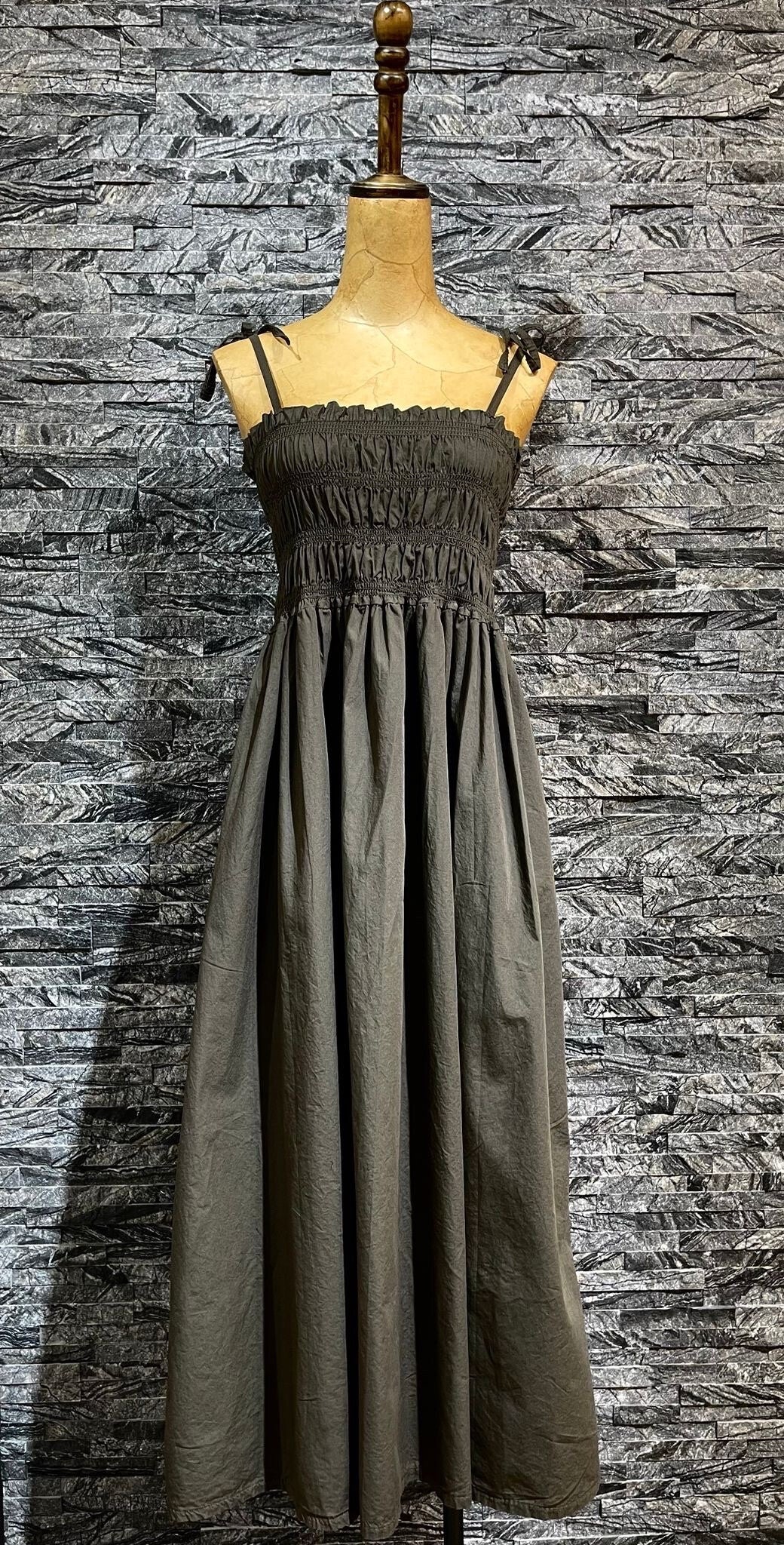Robe froncée marron foncé
