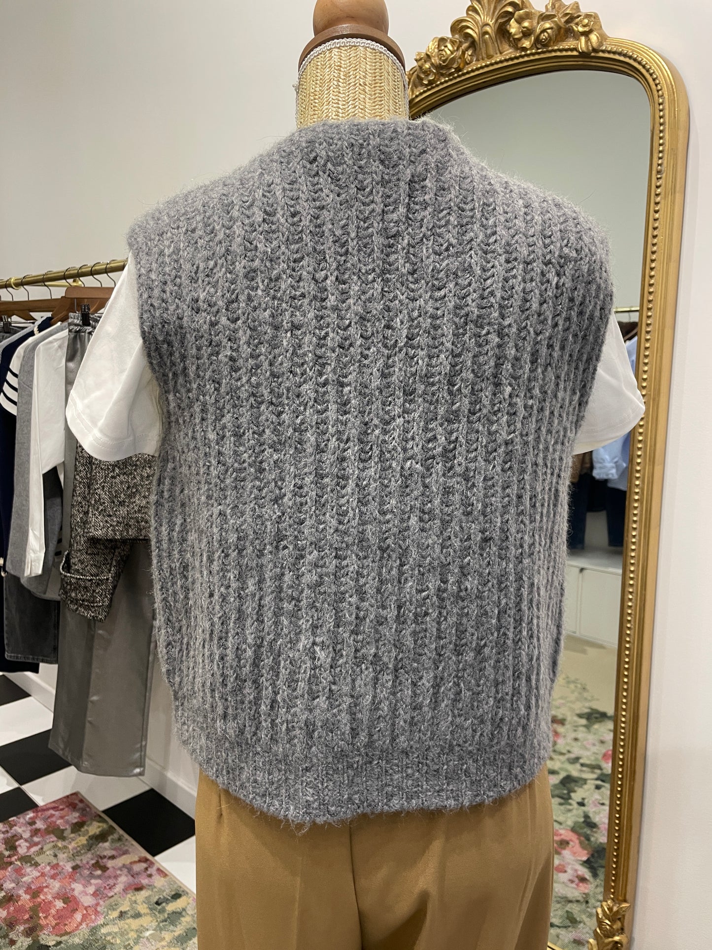 Gilet gris à nouer