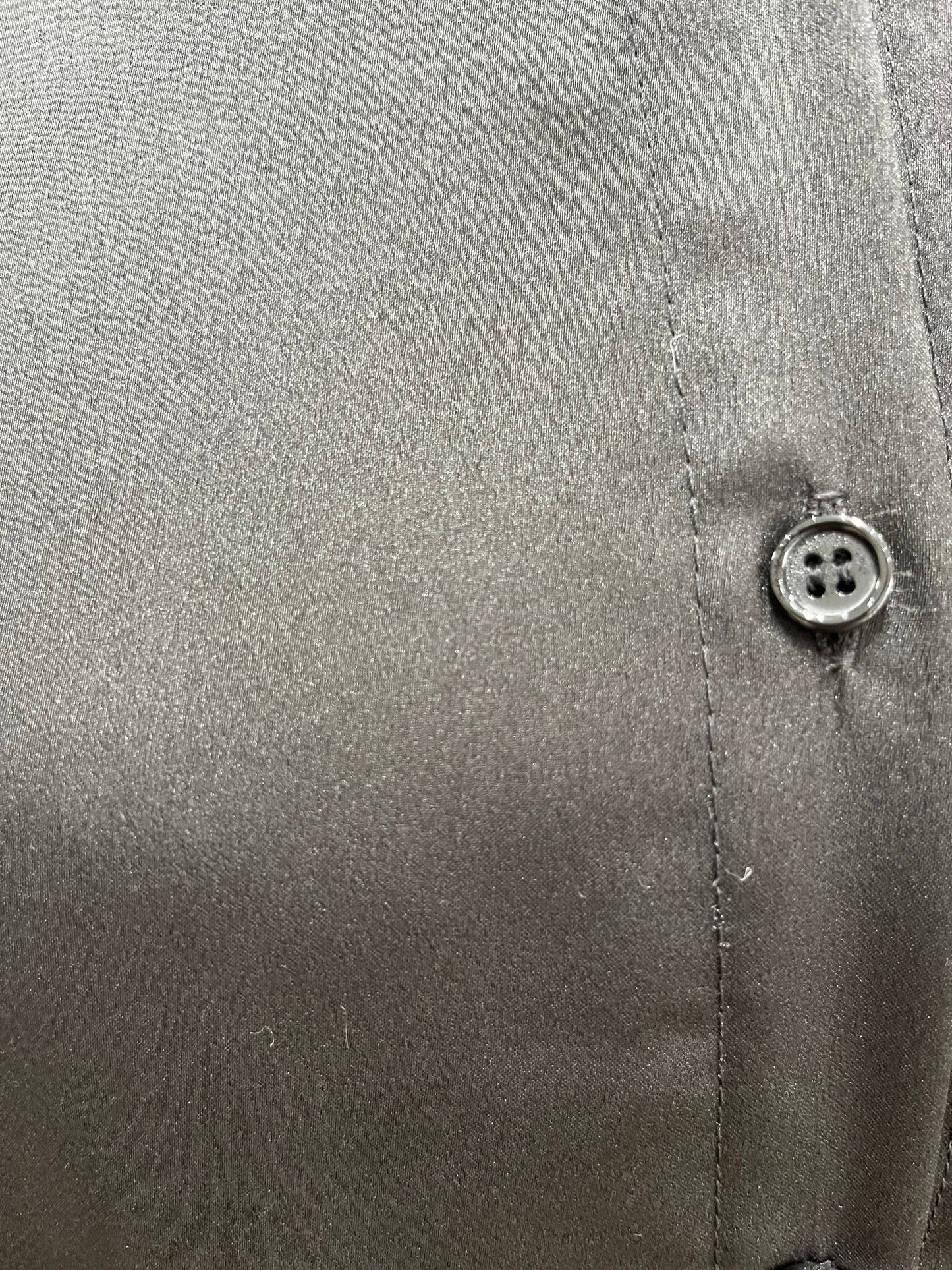 Chemise satinée avec dos nu